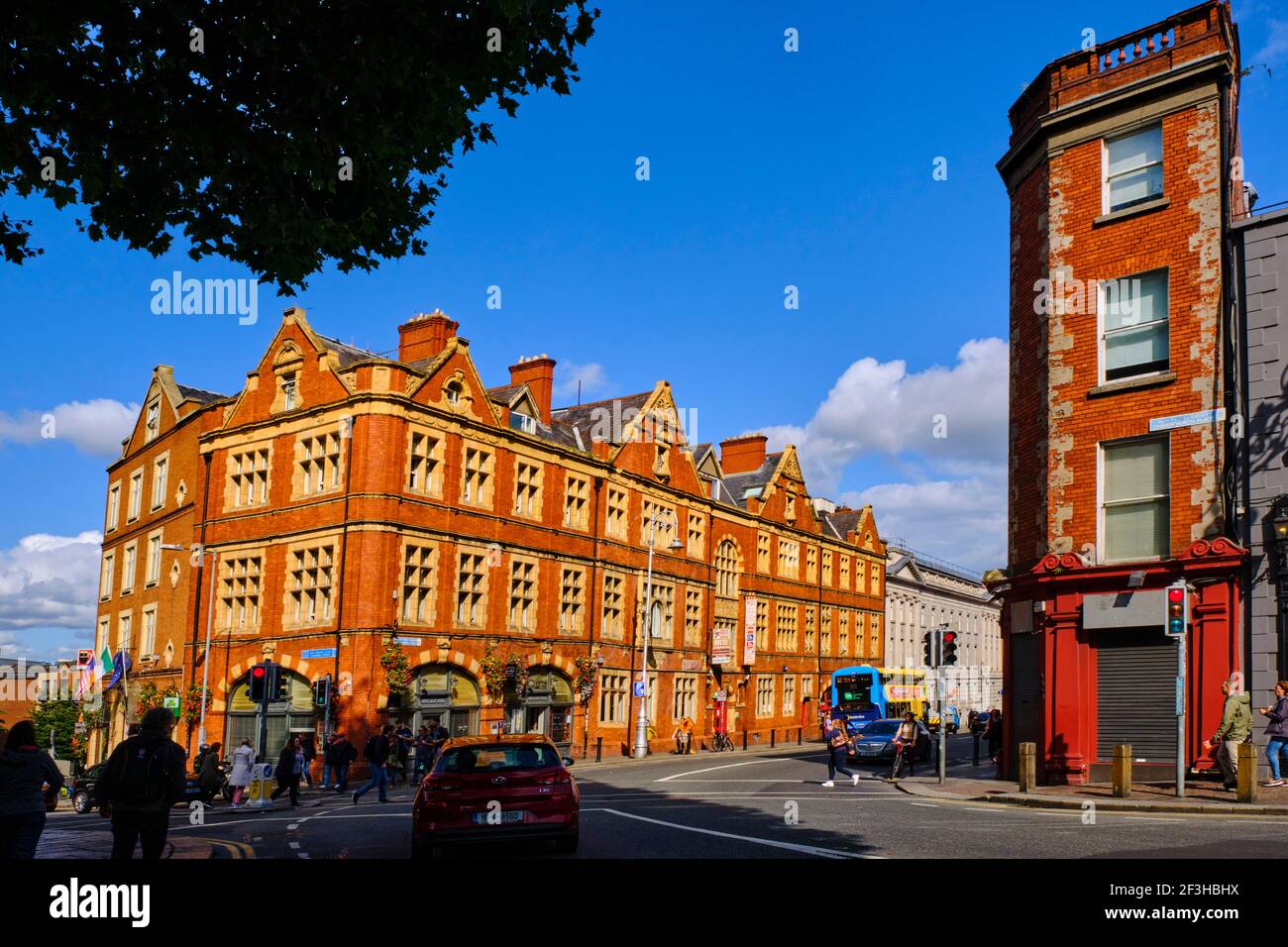 Repubblica d'Irlanda; Dublino, edificio all'angolo di Fishamble Street e Lord Edward Street Foto Stock