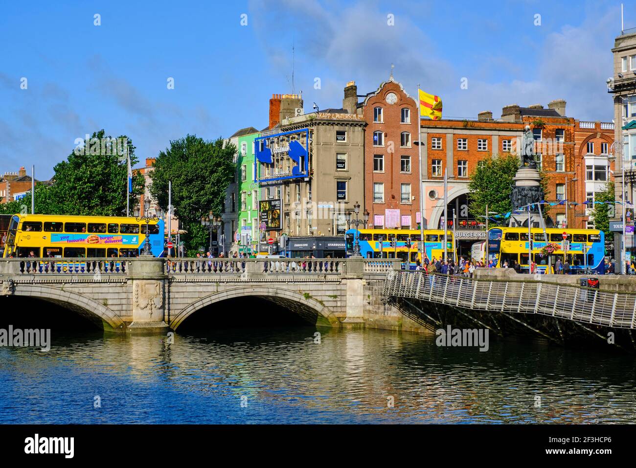 Repubblica d'Irlanda; Dublino, Case sul fiume Liffey Foto Stock