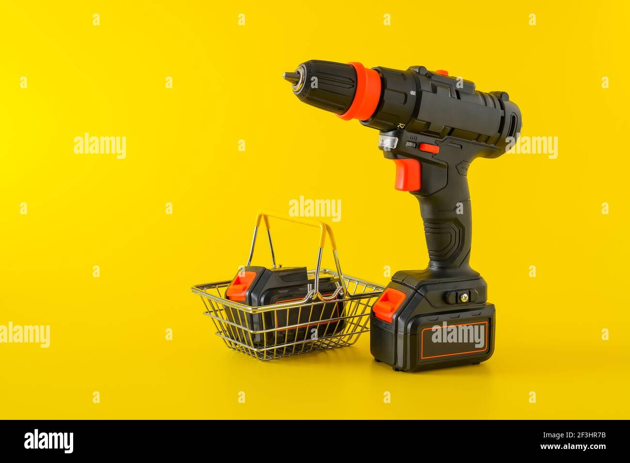 Moderno cacciavite nero senza filo con carrello Foto Stock