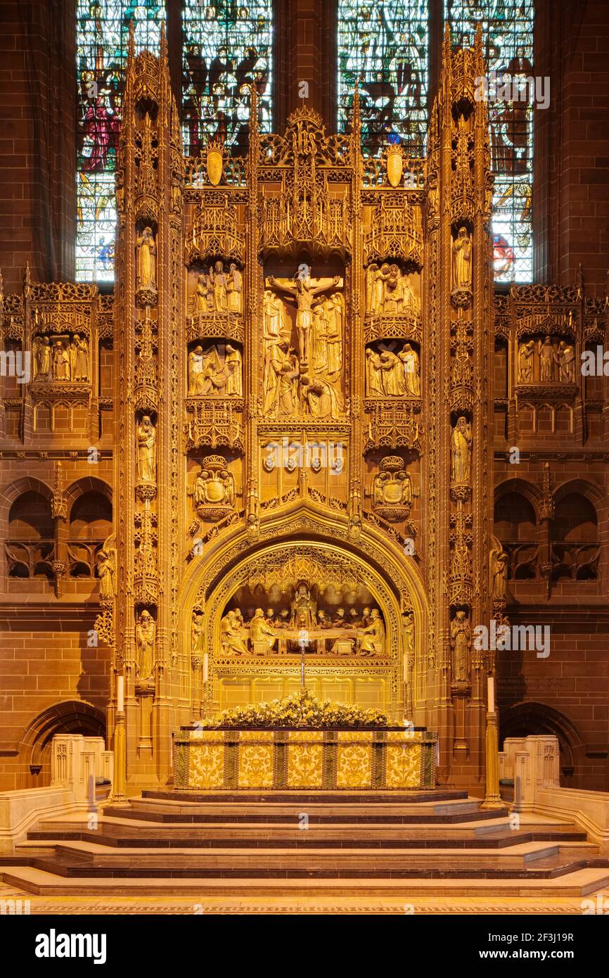 L'altare all'estremità orientale, all'interno della cattedrale di Liverpool, la cattedrale anglicana di Liverpool, Merseyside, Inghilterra, UK | architetto: Giles Gilbert Scott | Foto Stock