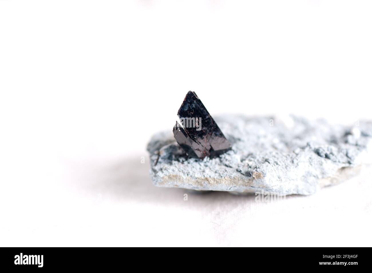 Neptunite e natrolite su crossite o crisite minerali cristalli del campione Foto Stock