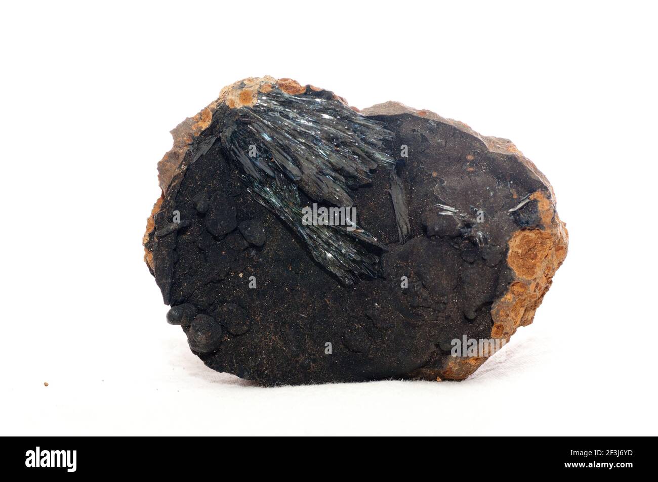 Cristallo vivianite campione minerale molto scuro con striature Foto Stock