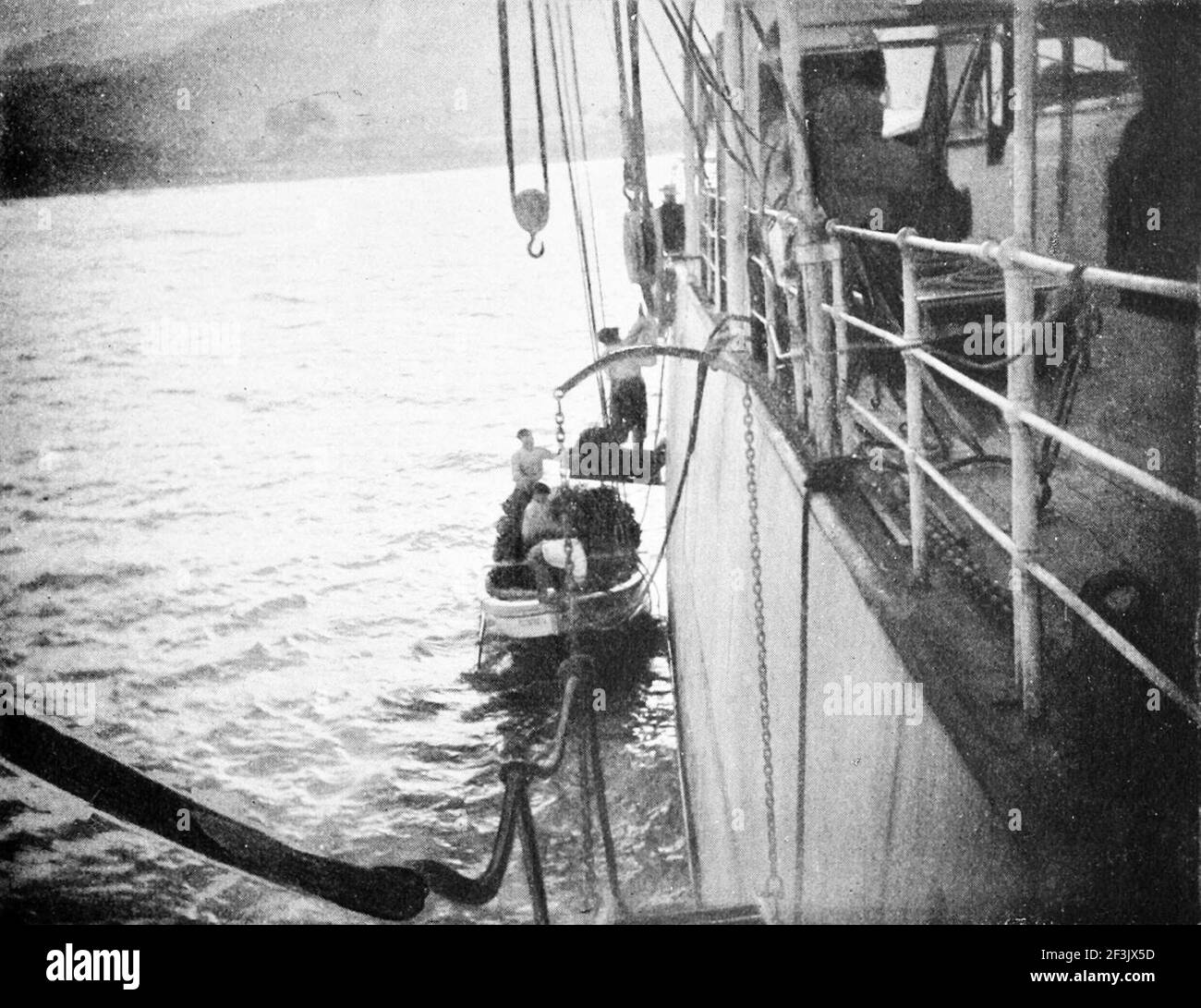Caricamento da una barca in buff Bay. Foto Stock