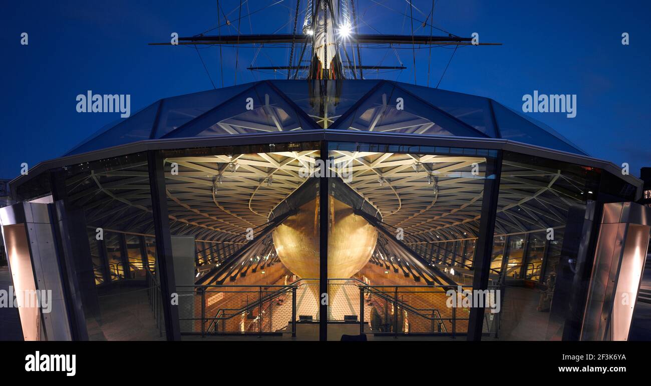 Esterno di vetro del Cutty Sark, Greenwich. Ristrutturato 2012. Foto Stock