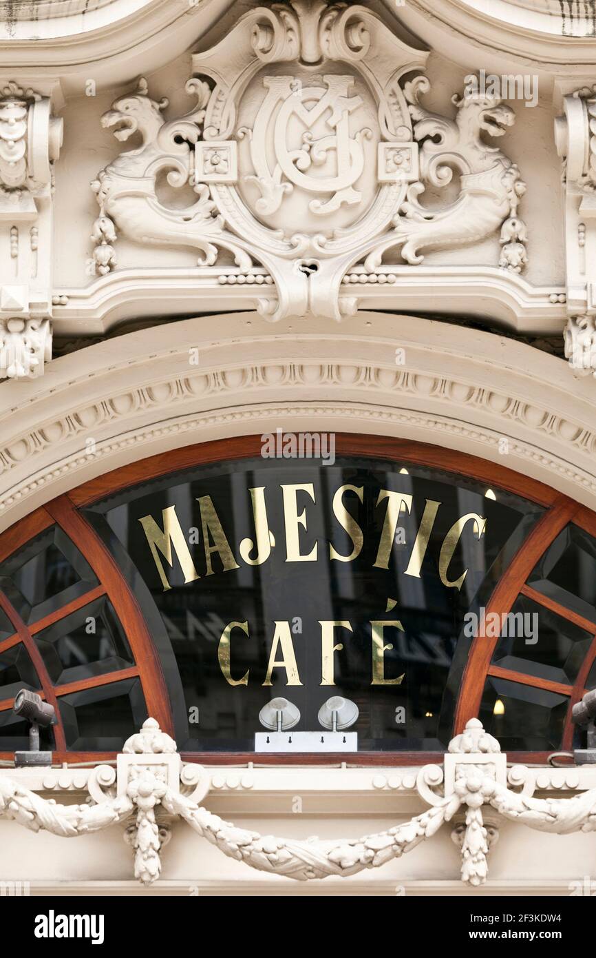 Dettaglio facciata dell'Art Nouveau Cafe Majestic di Porto (Oporto), Portogallo (inaugurato nel 1921) Foto Stock