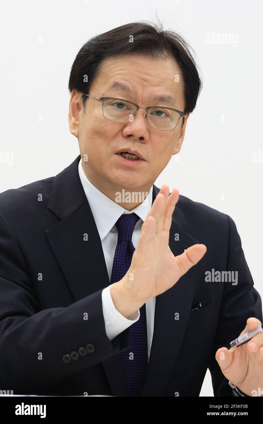 Tokyo, Giappone. 17 Marzo 2021. La megabanca giapponese Mizuho, presidente del gruppo finanziario Tatsufumi Sakai, parla alla stampa presso la sede del gruppo bancario a Tokyo mercoledì 17 marzo 2021. Sakai si è scusato perché Mizuho Bank ha sofferto quattro volte il problema di sistema in due settimane e Mizuho ha istituito un pannello di terze parti per ispezionare i guasti di sistema. Credit: Yoshio Tsunoda/AFLO/Alamy Live News Foto Stock