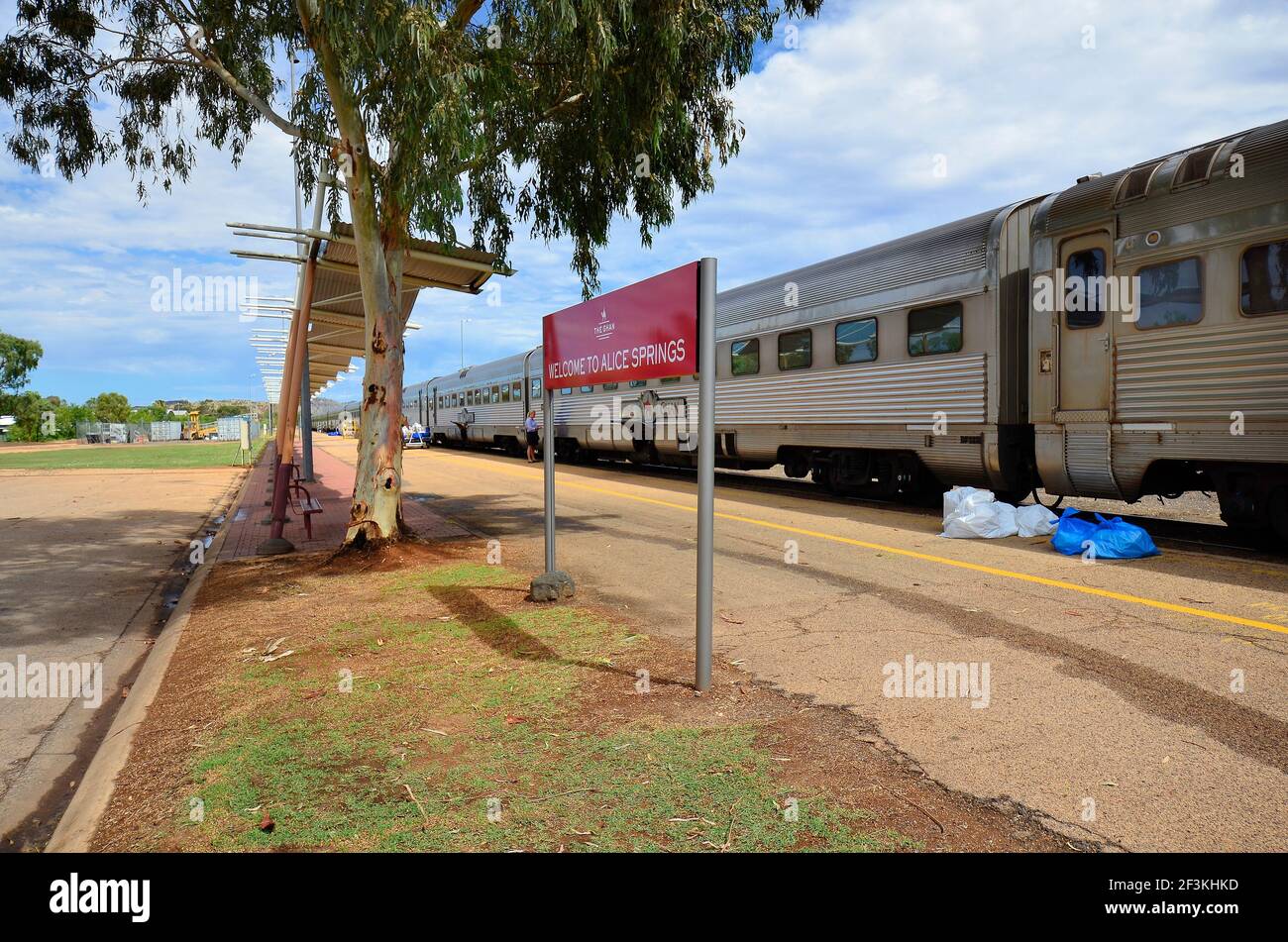 Alice Springs, NT, Australia - 16 novembre 2017: Servizio per la ferrovia Ghan nella stazione di Alice Springs, treno tra Adelaide e Darwin attraverso Aus Foto Stock