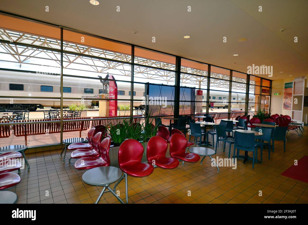 Alice Springs, NT, Australia - 16 novembre 2017: Sala d'attesa alla stazione ferroviaria di Ghan ad Alice Springs, treno tra Adelaide e Darwin Thro Foto Stock