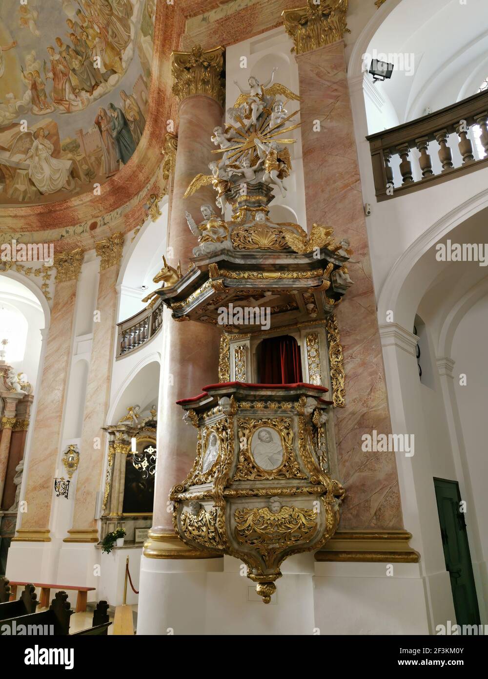 Kanzel in der Dreifaltigkeitskirche Kappl, Wallfahrtskirche der Heiligsten Dreifaltigkeit, Waldsassen, Landkreis Tirschenreuth, Oberpfalz, Deutschland Foto Stock