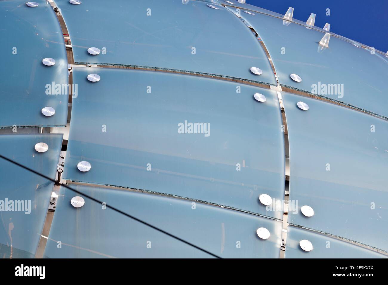 Particolare del rivestimento in vetro acrilico del Kunsthaus Graz, Stiria, Austria Foto Stock