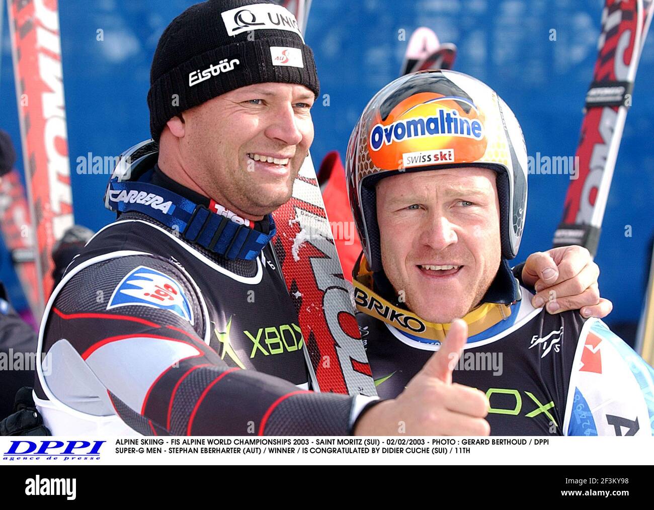 SCI ALPINO - FIS CAMPIONATO DEL MONDO ALPINO 2003 - SAINT MORITZ (SUI) - 02/02/2003 - FOTO : GERARD BERTHOUD / DPPI SUPER-G UOMINI - STEPHAN EBERHARTER (AUT) / VINCITORE / SI CONGRATULA CON DIDIER CUCHE (SUI) / 11 Foto Stock