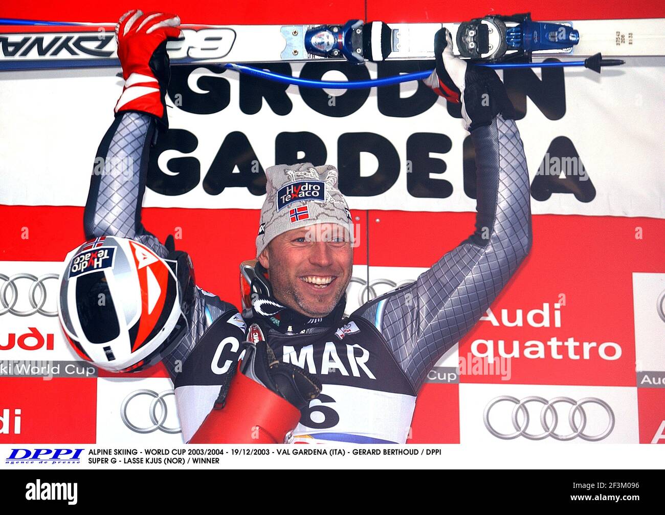 SCI ALPINO - COPPA DEL MONDO 2003/2004 - 19/12/2003 - VAL GARDENA (ITA) - GERARD BERTHOUD / DPPI SUPER G - LASSE KJUS (NOR) / VINCITORE Foto Stock