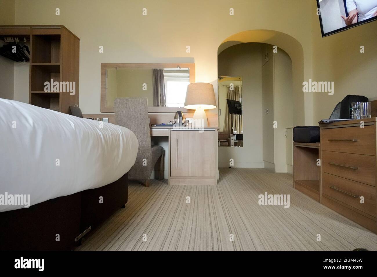 Tipica camera d'hotel di standard moderno Foto Stock