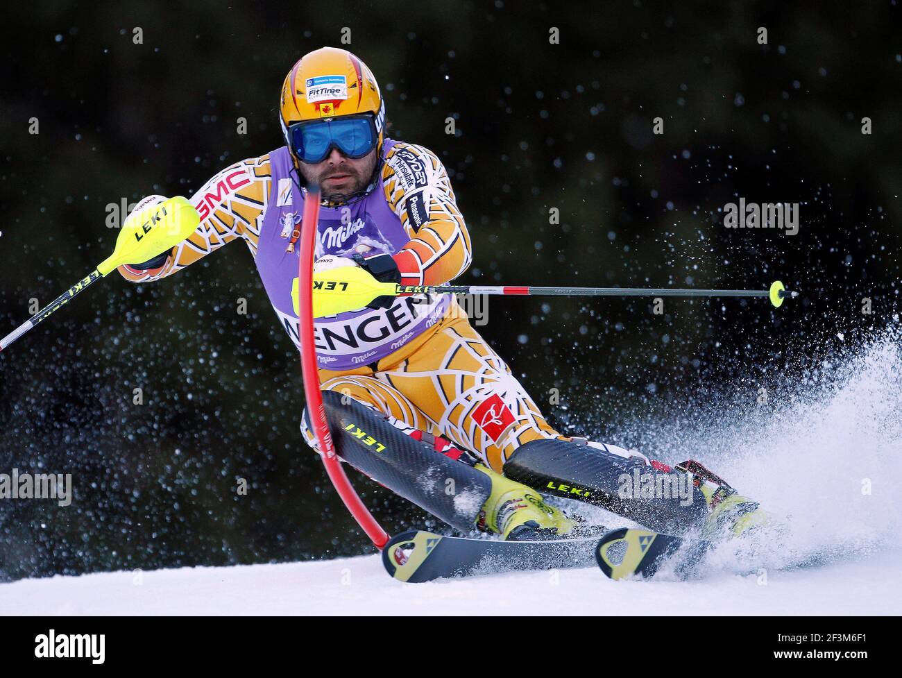 SCI ALPINO - COPPA DEL MONDO 2010/2011 - WENGEN (SUI) - 16/01/2011 - FOTO : GERARD BERTHOUD / DPPI - SLALOM MASCHILE - JULIEN COUSINEAU (CAN) Foto Stock SCI ALPINO - COPPA DEL MONDO 2010/2011 - WENGEN (SUI) - 16/01/2011 - FOTO : GERARD BERTHOUD / DPPI - SLALOM MASCHILE - JULIEN COUSINEAU (CAN) Foto Stock