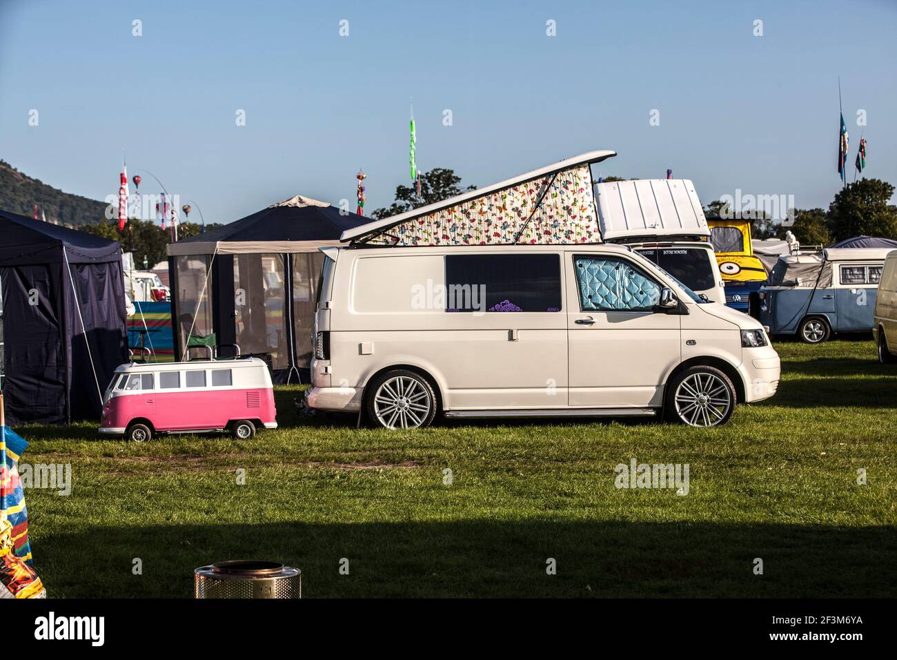 VW Bus Freunde aus aller Welt treffen sich beim Busfest / Vanfest in Gran Malvern / Regno Unito Foto Stock