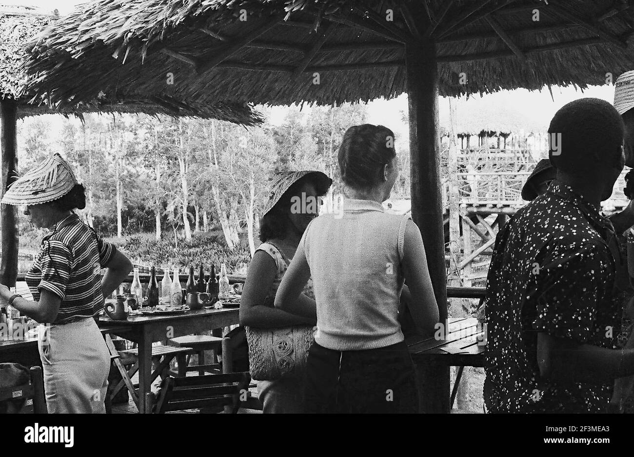 Caffetteria, Villaggio Indiano a Playa Giron (Baia dei suini), Cuba, Playa Giron (Cuba), Matanzas (Cuba), 1963. Dalla collezione di fotografie Deena Stryker. () Foto Stock
