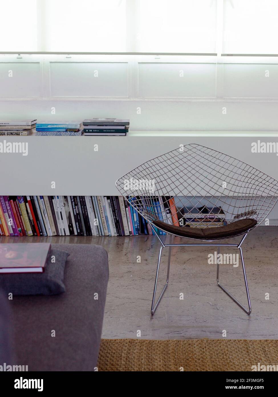 Sedia Harry Bertoia wire mesh, Singapore Foto Stock