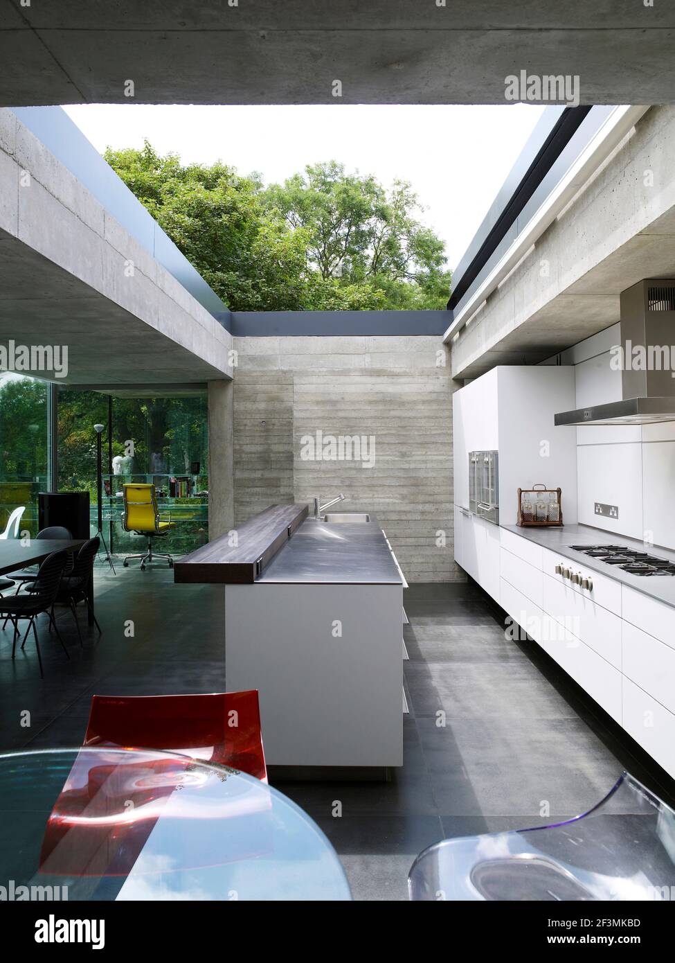 Spaziosa cucina moderna con unità isola in casa UK Foto Stock Spaziosa cucina moderna con unità isola in casa UK Foto Stock