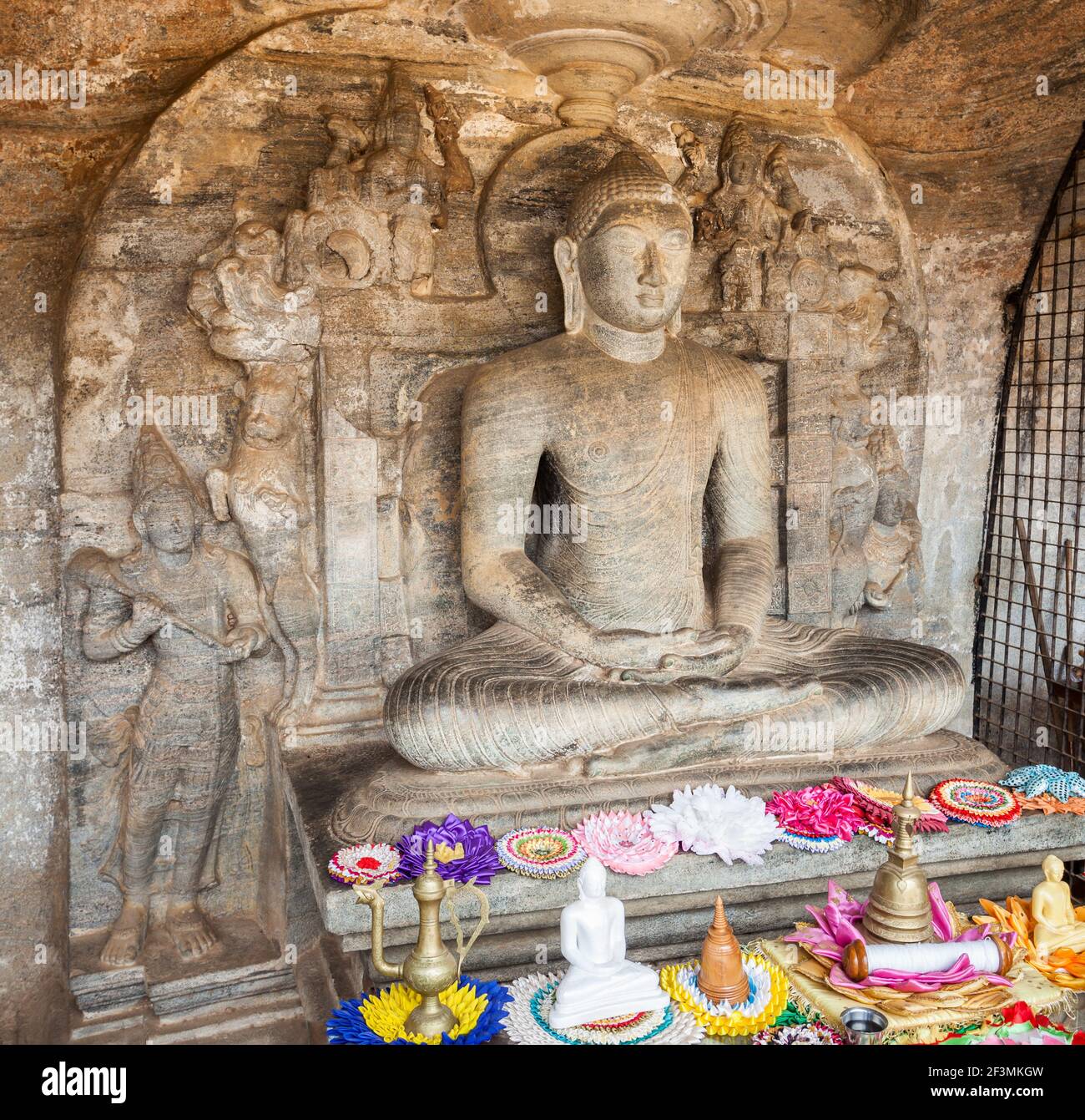 Il Gal Vihara o Gal Viharaya e originariamente il Uttararama è una roccia Tempio del Buddha situato nell'antica città di Polonnaruwa in Sri Lanka. Foto Stock