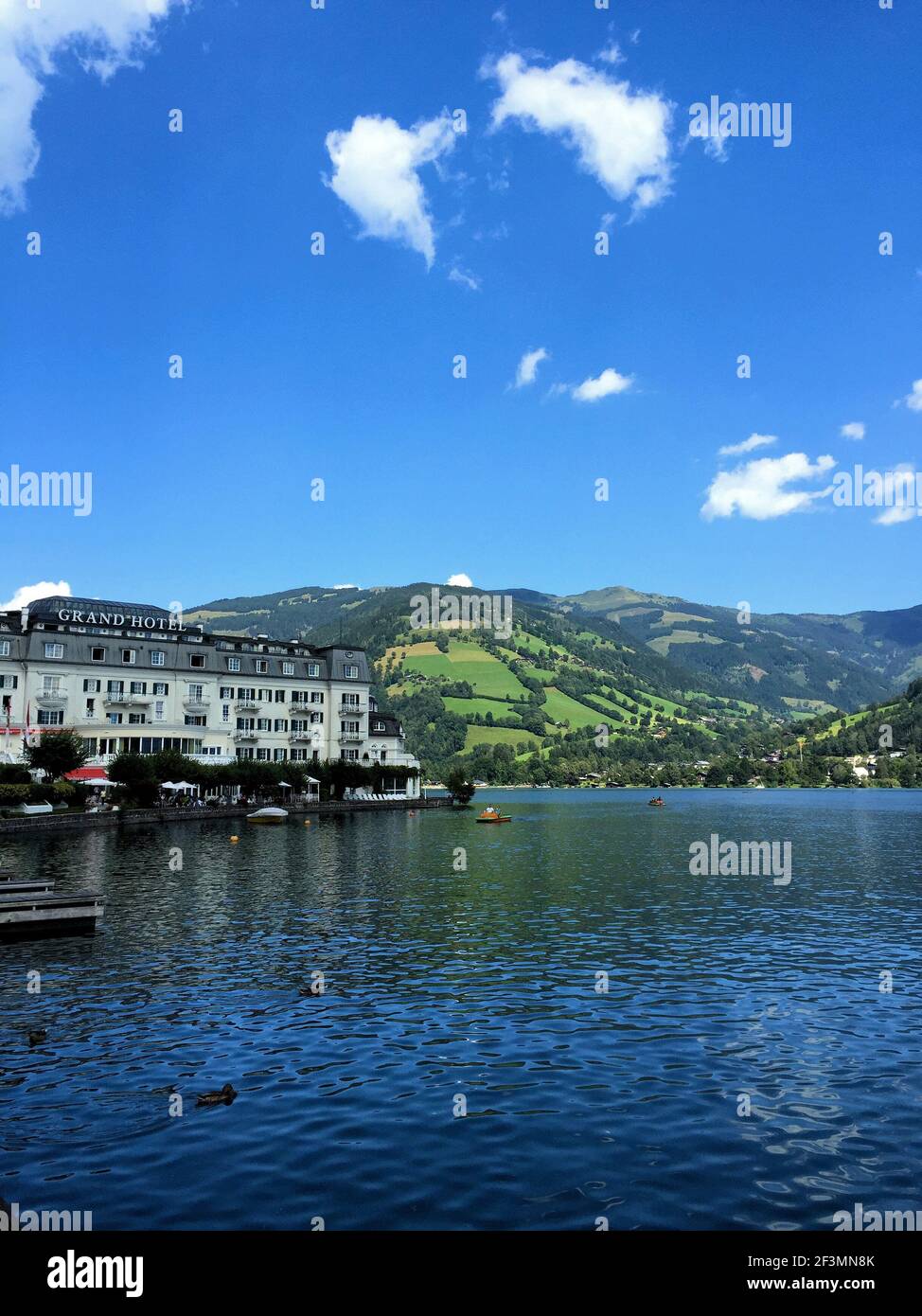 Grand Hotel sulla costa del lago a Zell Am See in Austria 16.8.2016 Foto Stock