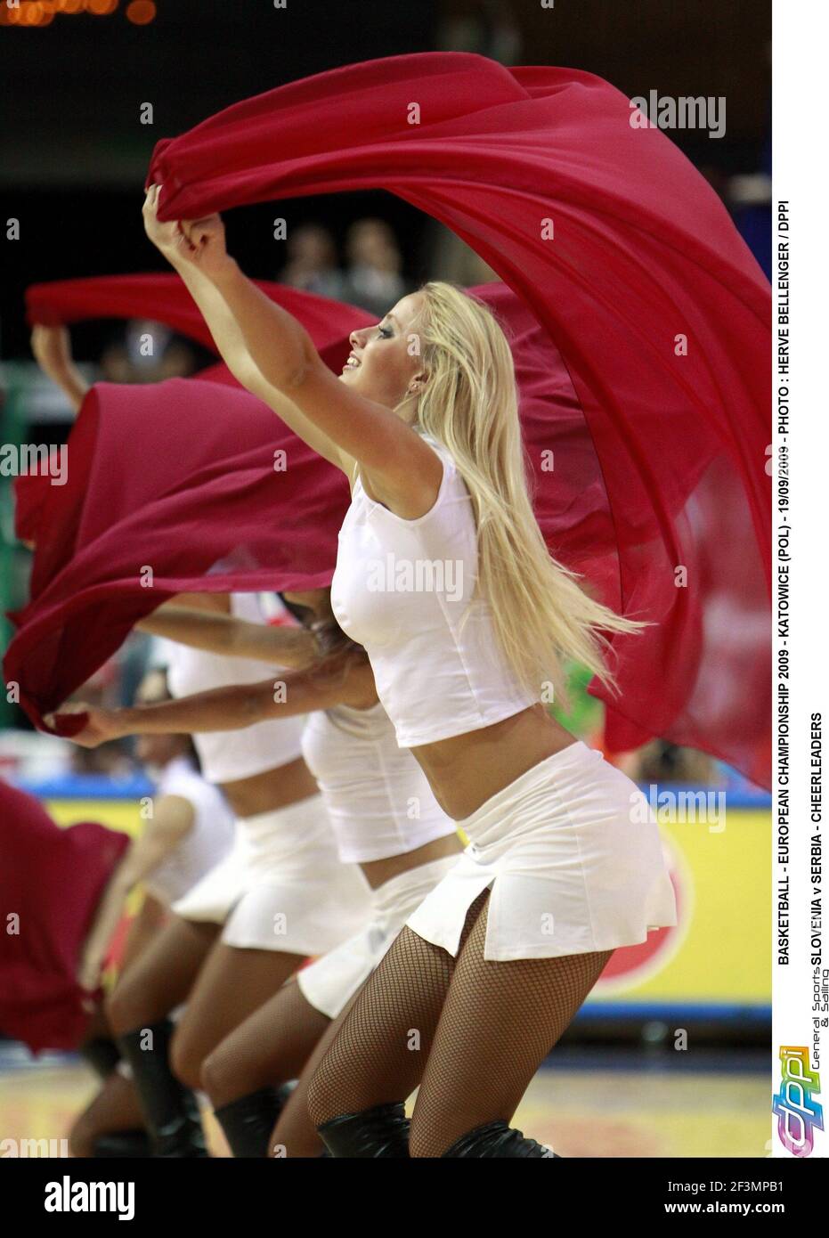 BASKETBALL - EUROPEAN CHAMPIONSHIP 2009 - KATOWICE (POL) - 19/09/2009 - PHOTO : HERVE BELLENGER / DPPI SLOVENIA V SERBIA - CHEERLEADERS Foto Stock