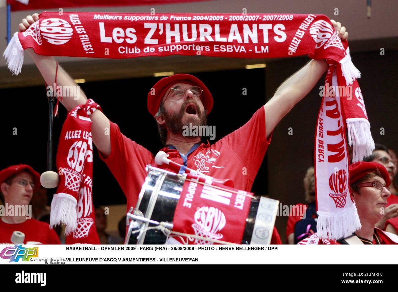 BASKETBALL - OPEN LFB 2009 - PARIS (FRA) - 26/09/2009 - PHOTO : HERVE BELLENGER / DPPI VILLEUNEUVE D'ASCQ V ARMENTIERES - VILLENEUVE'FAN Foto Stock