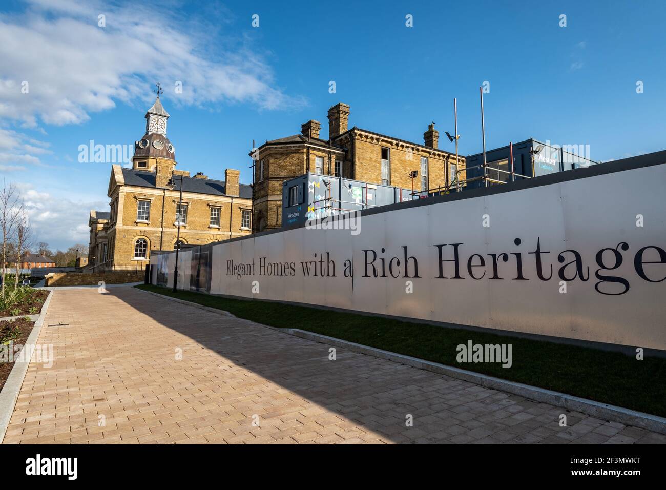 L'ex edificio del Cambridge Military Hospital ad Aldershot ora si è risviluppato in appartamenti residenziali di lusso, Hampshire, Inghilterra, Regno Unito, marzo 2021 Foto Stock