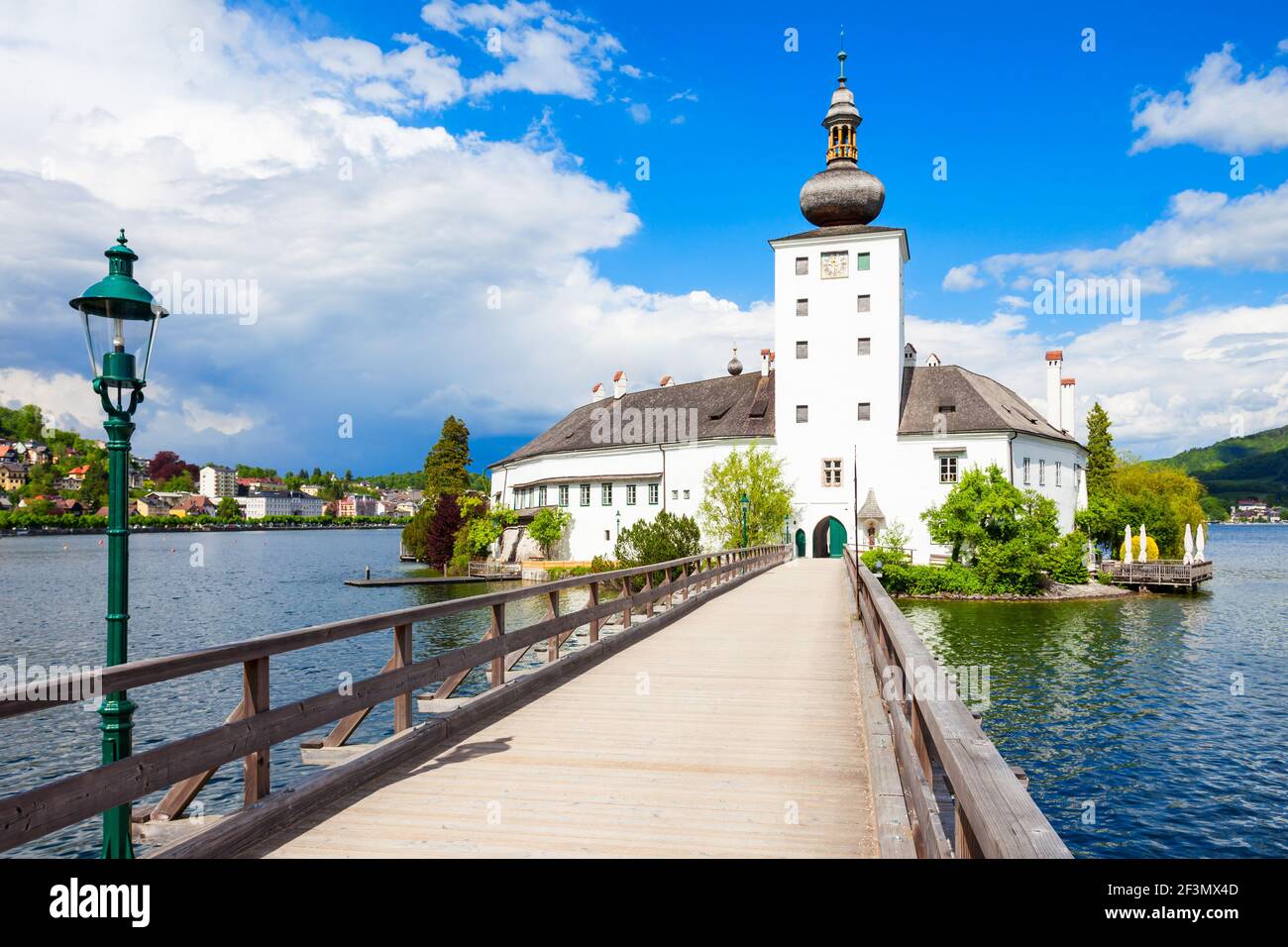 Gmunden Schloss Ort o Schloss Orth nel lago Traunsee nella città di Gmunden. Schloss Ort austriaci è un castello fondato intorno al 1080 anno. Foto Stock