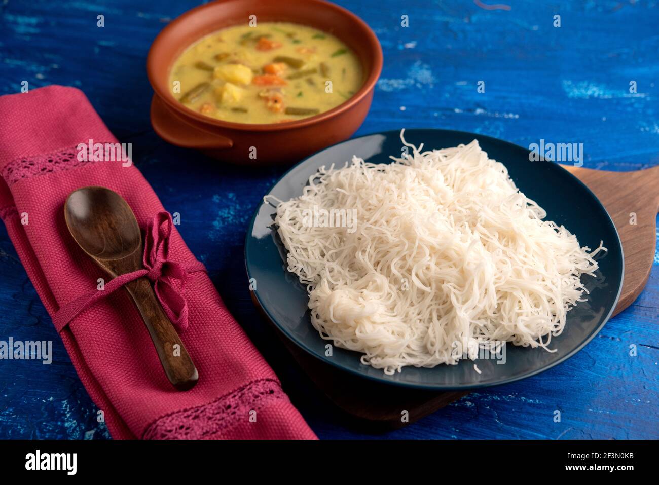 Idiyappam con stufato di verdure Foto Stock
