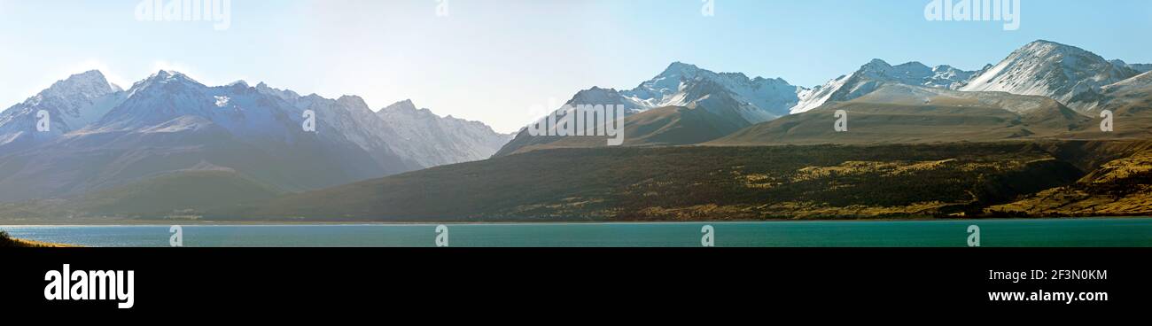 Vista panoramica sul lago Pukaki, ben Ohau, il quartiere di Mackenzie, la regione di Canterbury, l'Isola del Sud, Nuova Zelanda, Foto Stock