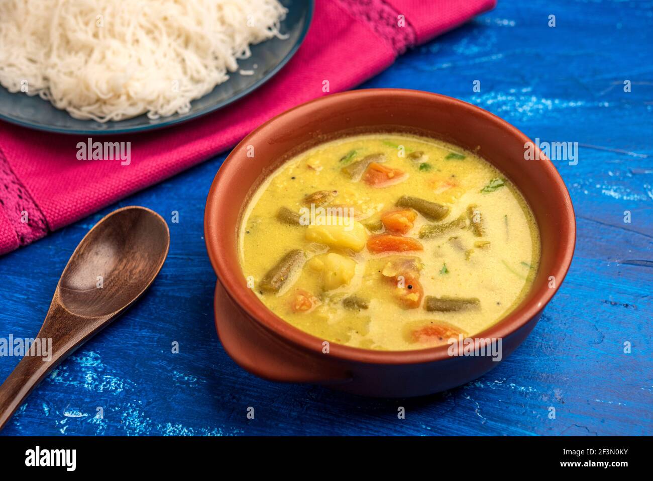 Idiyappam con stufato di verdure Foto Stock