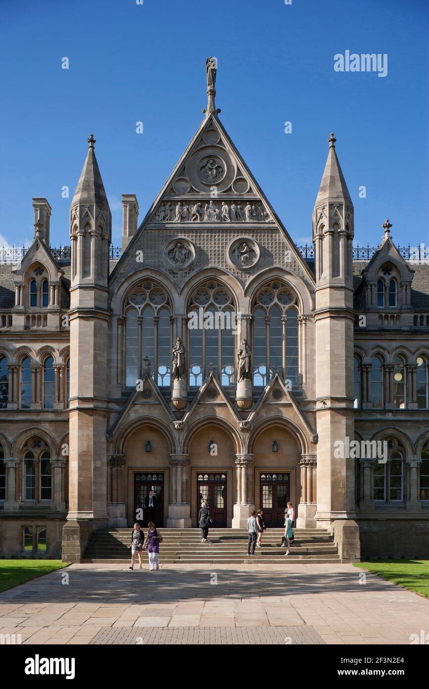 Ingresso anteriore dell'edificio Arkwright (1877- Lockwood & Mawson) Foto Stock