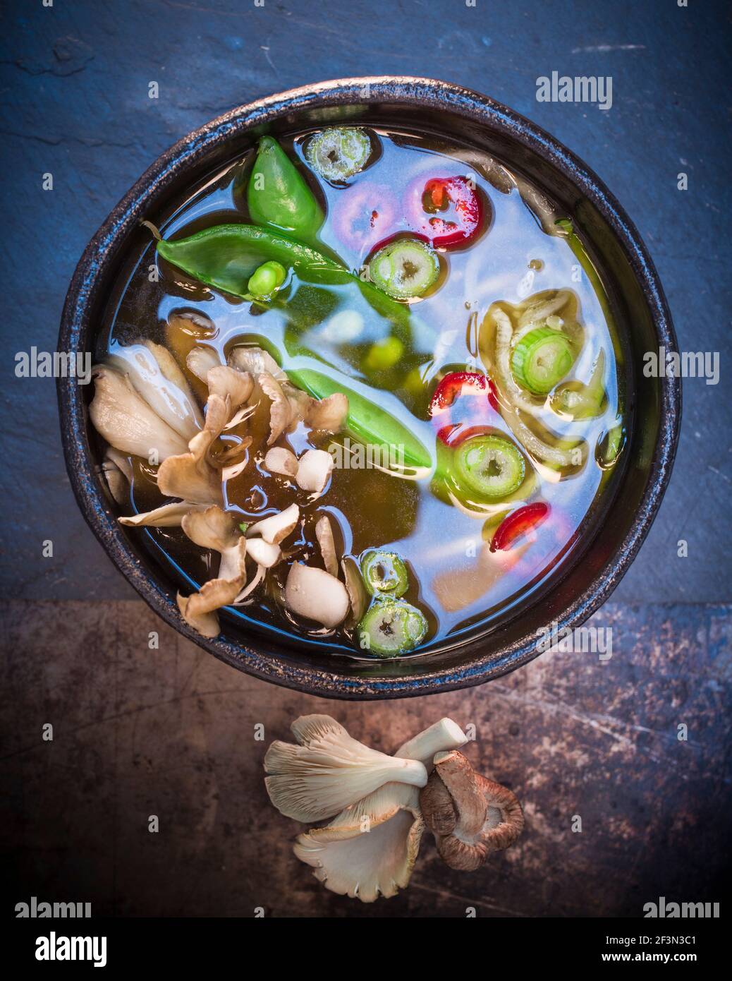 Brodo vegetale asiatico Foto Stock