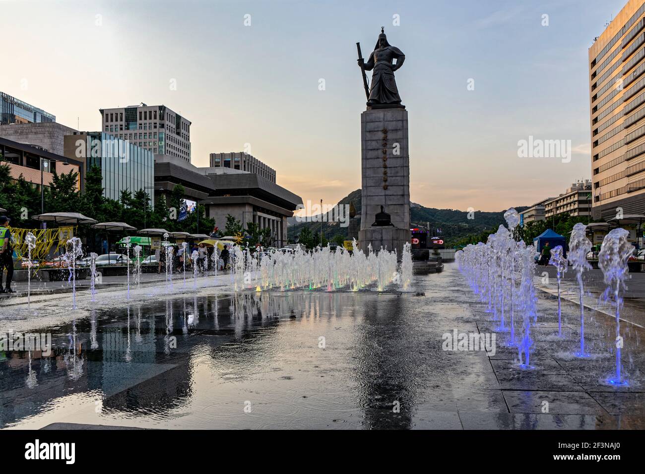 Seoul, Corea del Sud. 30 maggio 2017. Statua dell'ammiraglio Yi Sun Shin, Gwanghwamun Plaza a Seoul, Corea del Sud. Foto Stock