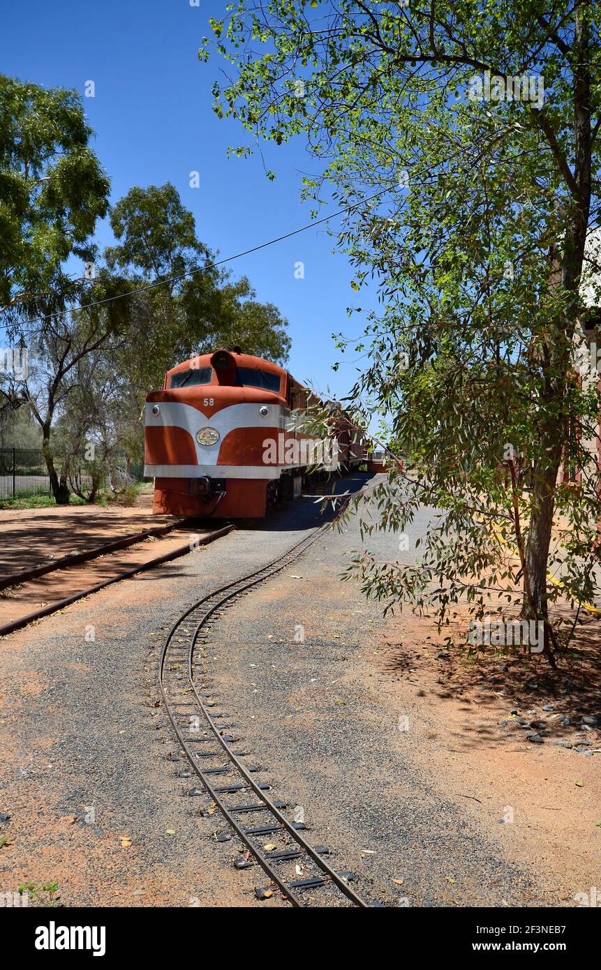 Alice Springs, NT, Australia - 20 Novembre 2017: la vecchia ferrovia e la stazione del treno Ghan museo, situato al di fuori della città nel Territorio del Nord Foto Stock