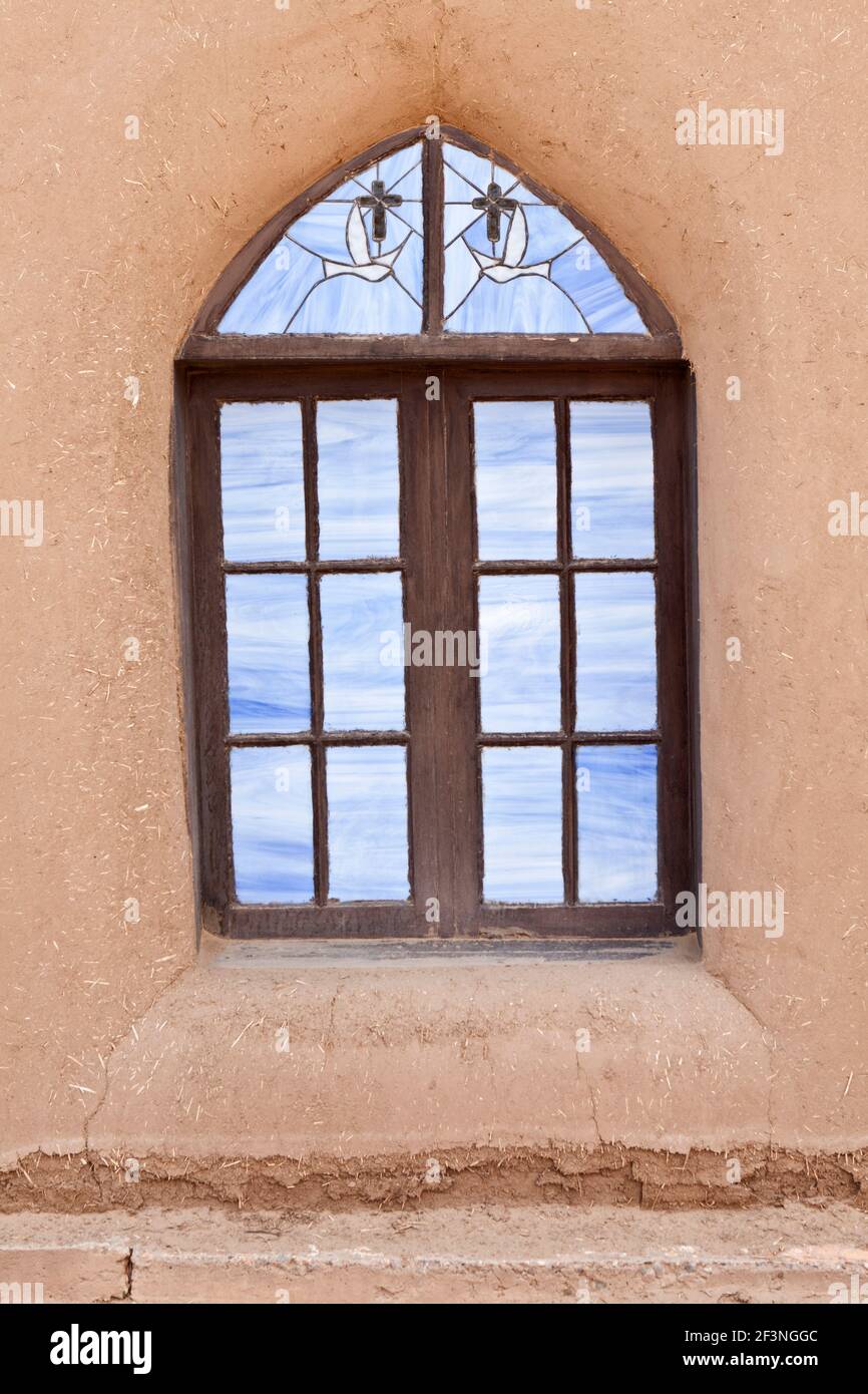 Dettaglio della finestra di San Geronimo Chiesa, Taos Pueblo, Nuovo Messico, Stati Uniti d'America. Foto Stock