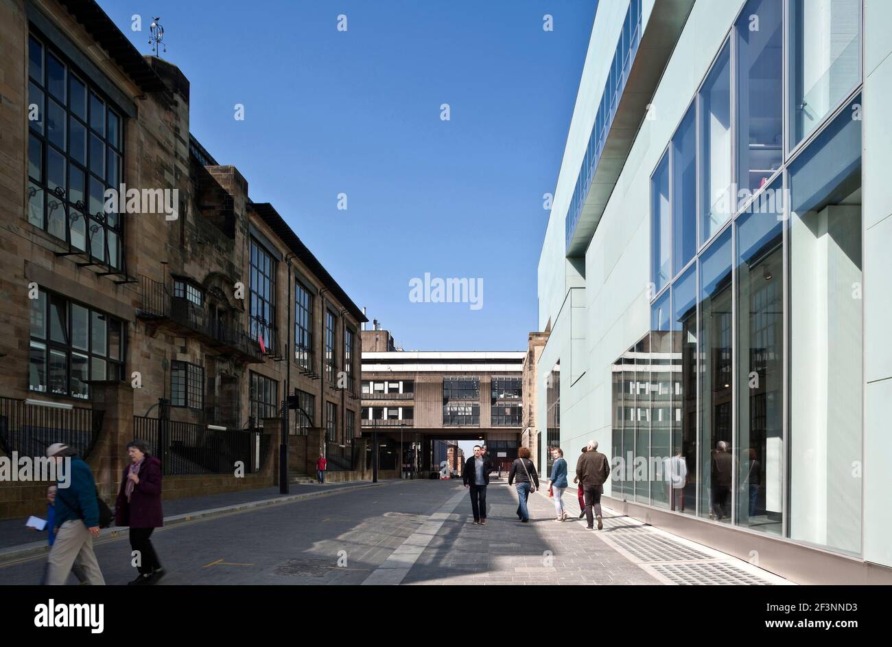 L'edificio di Reid, Glasgow Scuola dell'arte Una grande estensione moden dietro il tradizionale Charles Rennie Mackintosh progettato 1909 arte edificio scolastico. Foto Stock