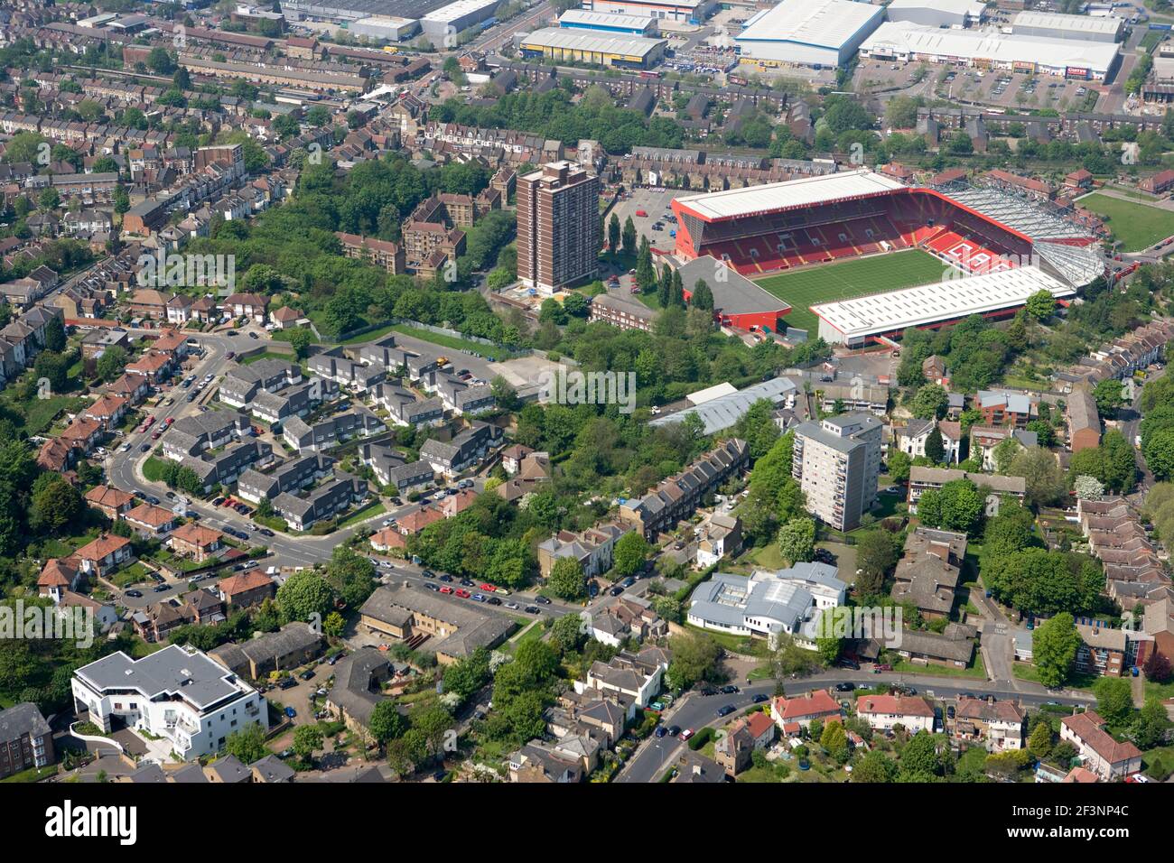 THE VALLEY, Charlton, Londra. Vista aerea. Sede del Charlton Athletic Football Club dal 1919. Dopo la chiusura a terra nel 1985, Charlton tornò in Foto Stock