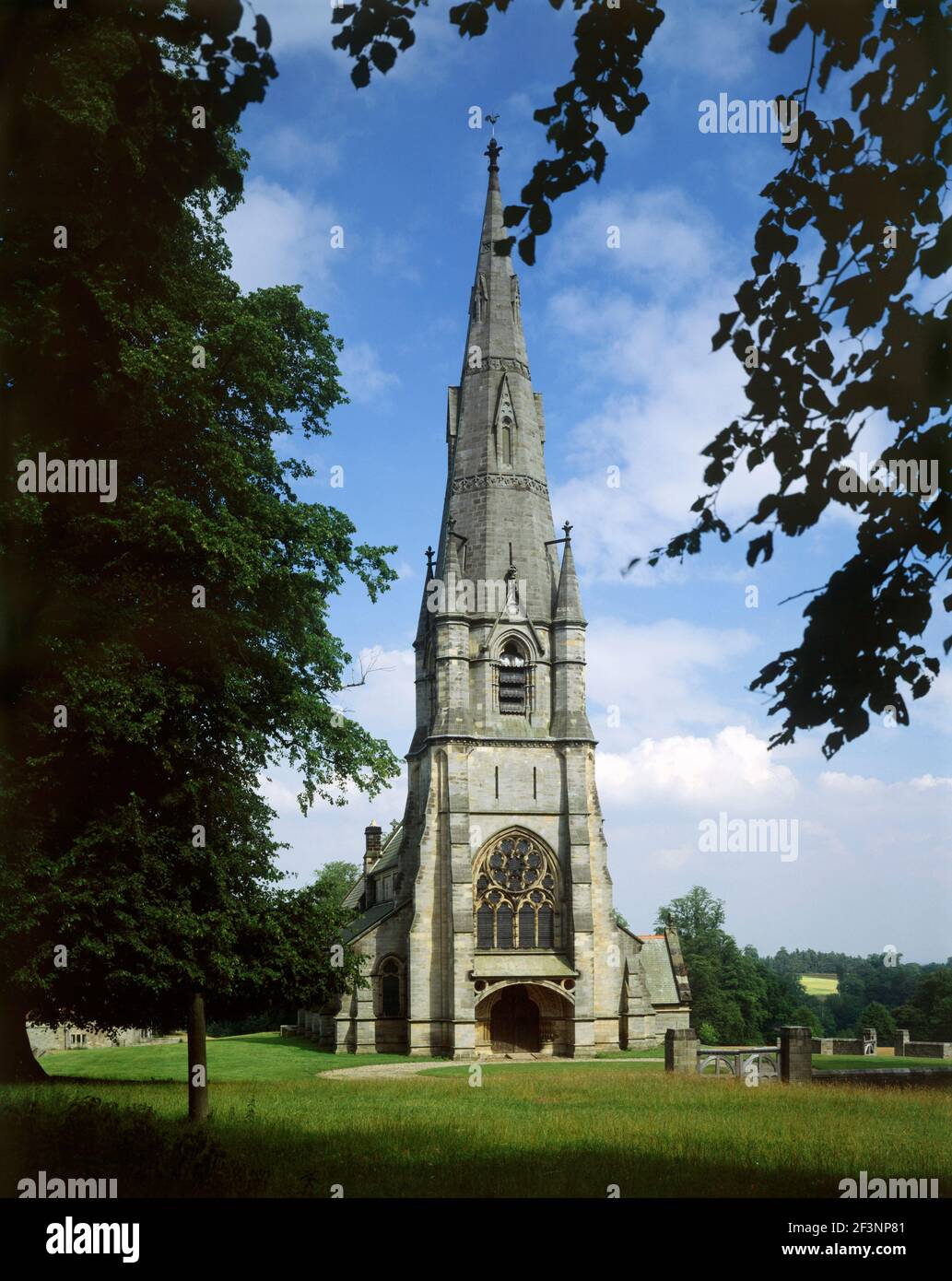 Chiesa di Santa Maria, Studley Royal, North Yorkshire. Vista esterna. Foto Stock