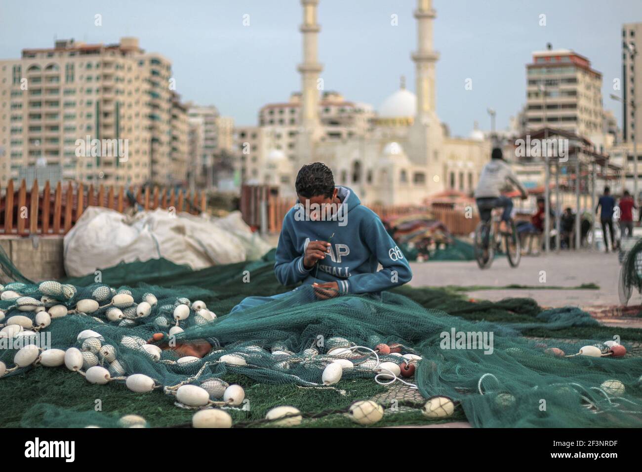 Vita quotidiana pescatore palestinese a Gaza Foto Stock