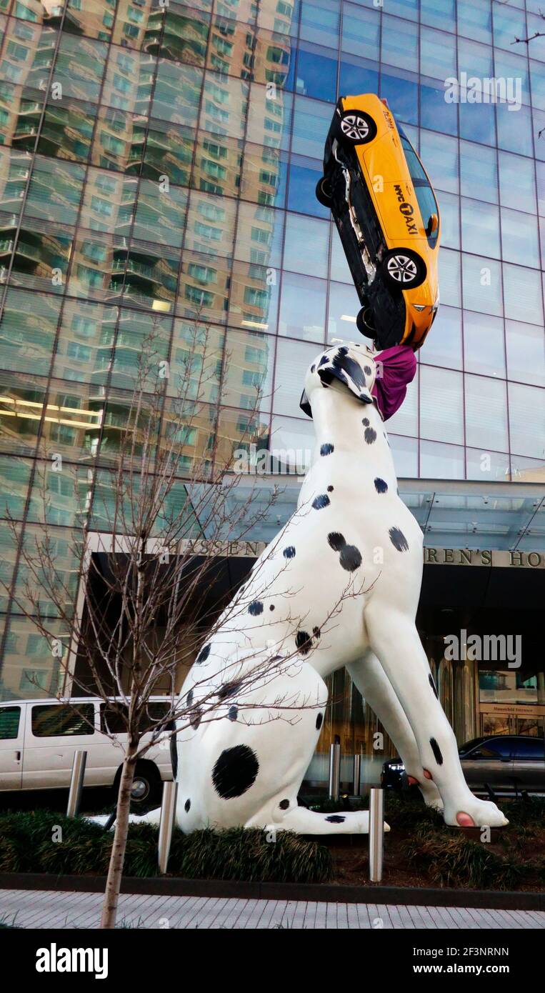 Hassenfeld Children's Hospital a NYU Langone, con il cane di Donald Lipski chiamato Spot Sculpture, New York City Foto Stock