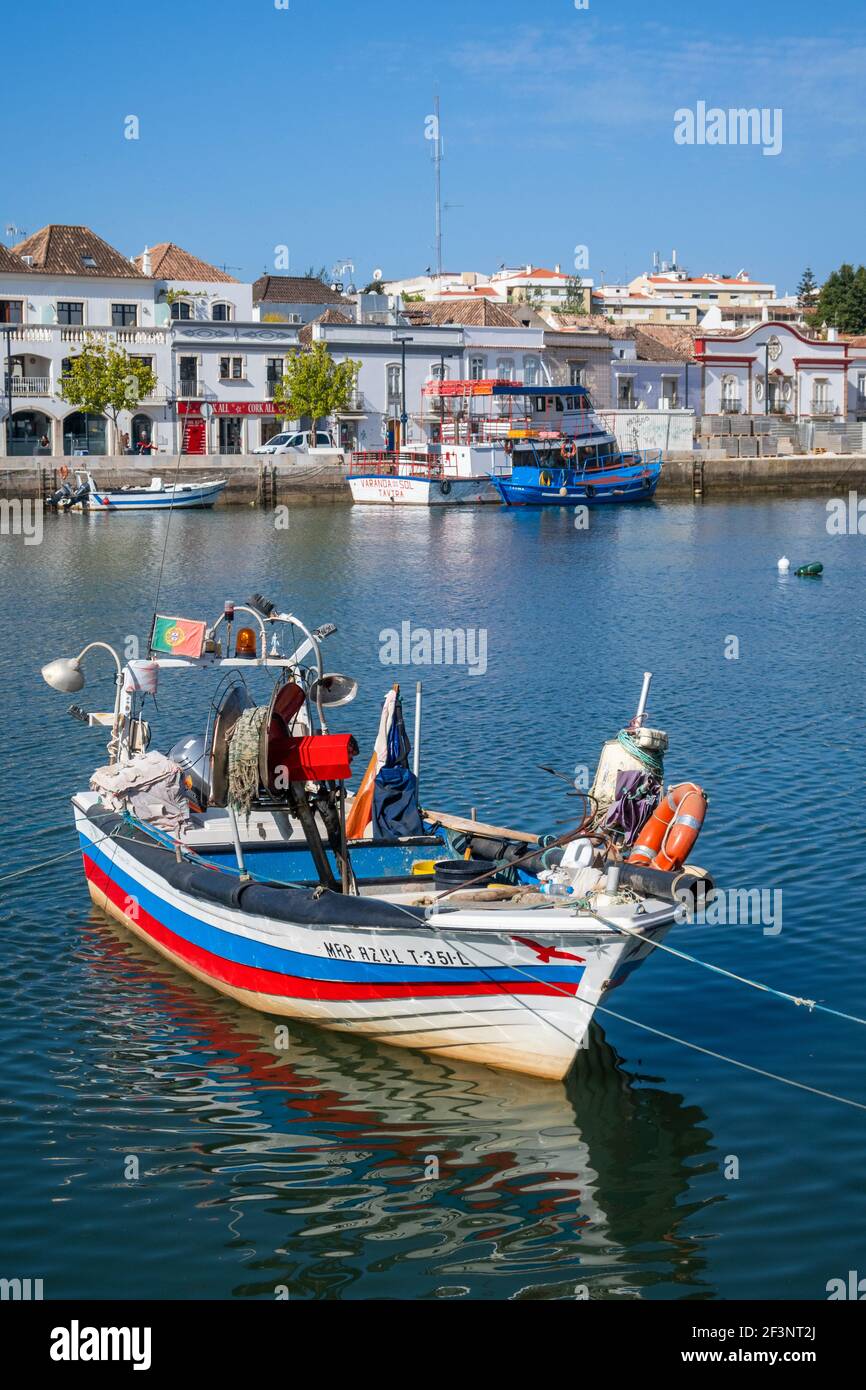 Barche da pesca a Tavira; Algarve orientale; Portogallo Foto Stock
