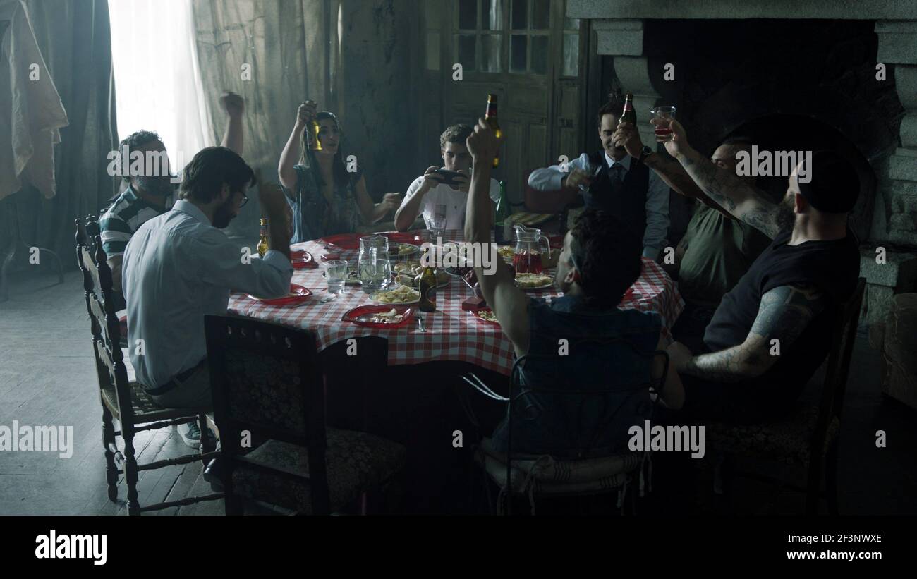 La Casa de Papel TV Series (2017 - ) Spagna 2017 Stagione 1, episodio 2: Imprudencias letales Direttore: Miguel Ángel Vivas Alba Flores, Miguel Herran, Jaime Lorente, Paco Tous, Alvaro morte, Pedro Alonso, Darko Peric, Roberto Garcia Ruiz Foto Stock