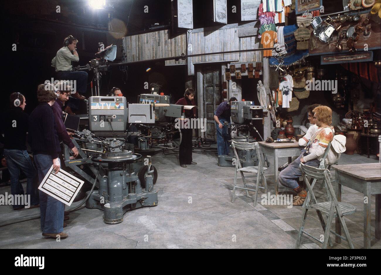 L'RSC ha lanciato in azione durante la produzione della RETE TELEVISIVA ATV dell'adattamento musicale per la televisione di Trevor Nunn, COMMEDIA DI ERRORI di William Shakespeare al Royal Shakespeare Theatre, Stratford Upon Avon. Cast incluso : Judi Dench, Francesca Annis, Michael Williams,- Mike Gwilym , Roger Reed, Nickolas Grace, Griffith Jones, Barbara Shelley, Robin Ellis. L'esibizione è stata trasmessa a livello nazionale il 18 aprile 1978 dal teatro. Foto Stock