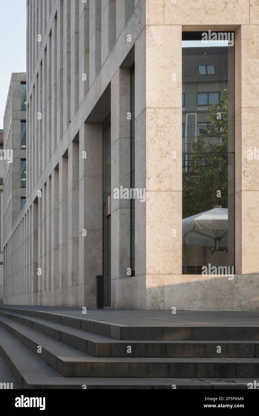 Jacob-und-Wilhelm-Grimm-Zentrum, Berlino, Germania, di Max Dudler Foto Stock