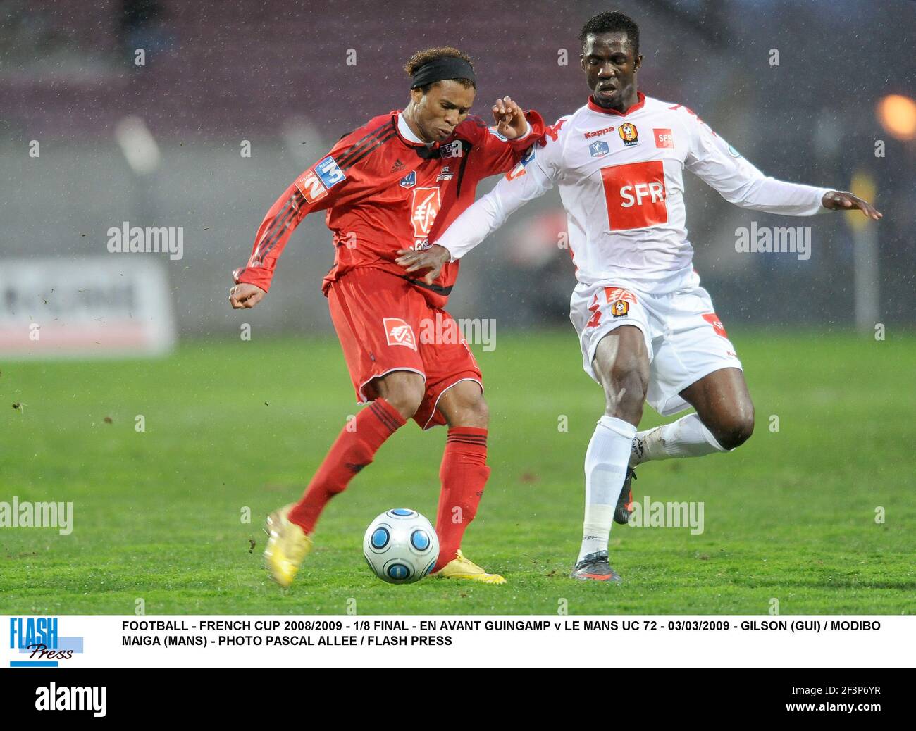 CALCIO - COPPA FRANCESE 2008/2009 - 1/8 FINALE - IT AVANT GUINGAMP / LE MANS UC 72 - 03/03/2009 - GILSON (GUI) / MODIBO MAIGA (MANS) - FOTO PASCAL ALLEE / PREMERE FLASH Foto Stock