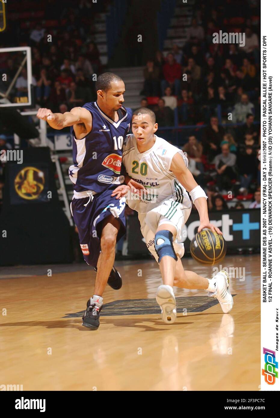 BASKET BALL - SEMAINE DES AS 2007 - NANCY (FRA) - DAY 3 - 10/02/2007 - PHOTO : PASCAL ALLEE / HOT SPORTS / DPPI 1/2 FINAL - ROANNE V ASVEL - (10) DEWARICK SPENCER (ROANNE) E (20) YOHANN SANGARE (ASSEMBLY) Foto Stock