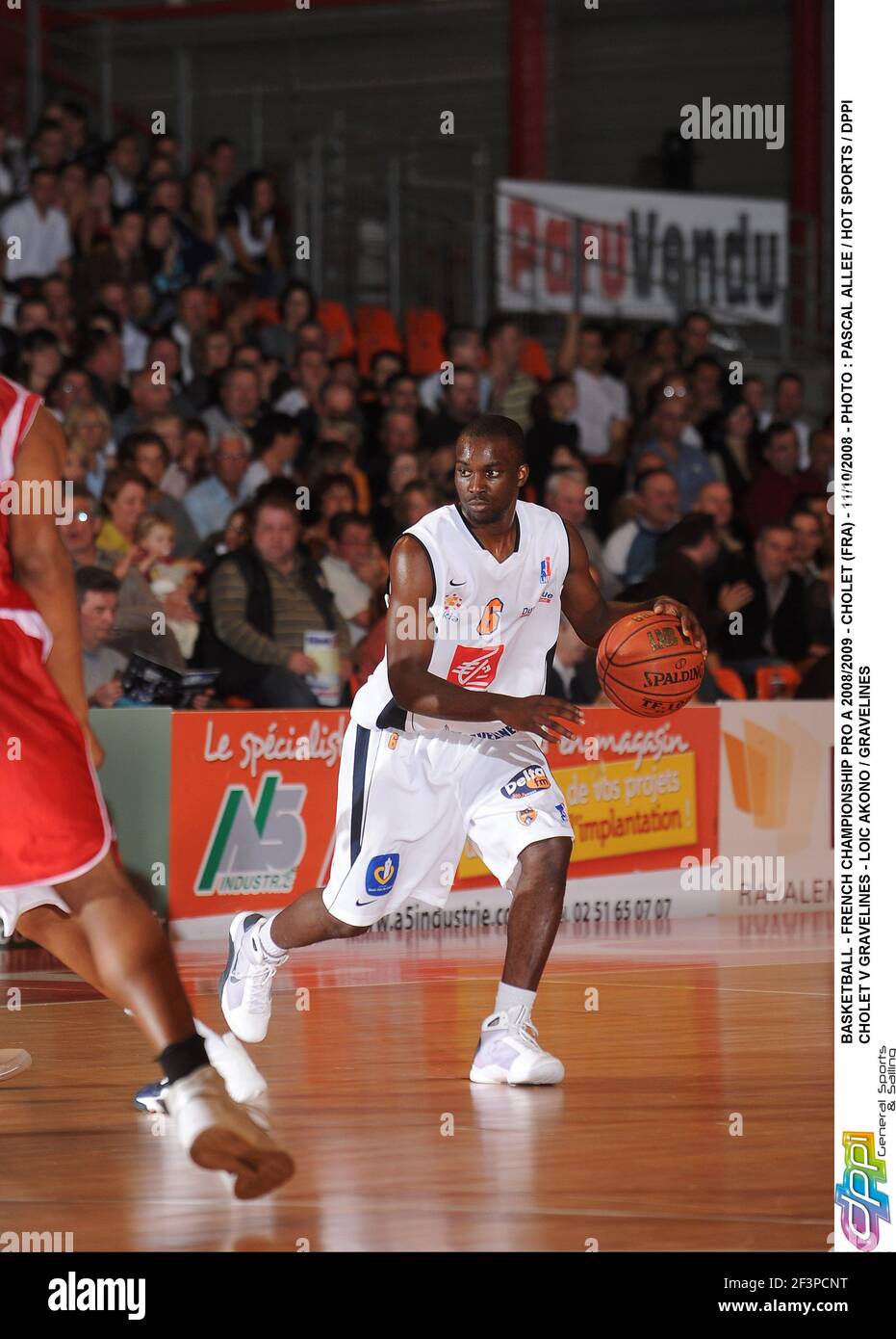 BASKETBALL - FRENCH CHAMPIONSHIP PRO A 2008/2009 - CHOLET (FRA) - 11/10/2008 - PHOTO : PASCAL ALLEE / HOT SPORTS / DPPI CHOLET V GRAVELINES - LOIC AKONO / GRAVELINES Foto Stock