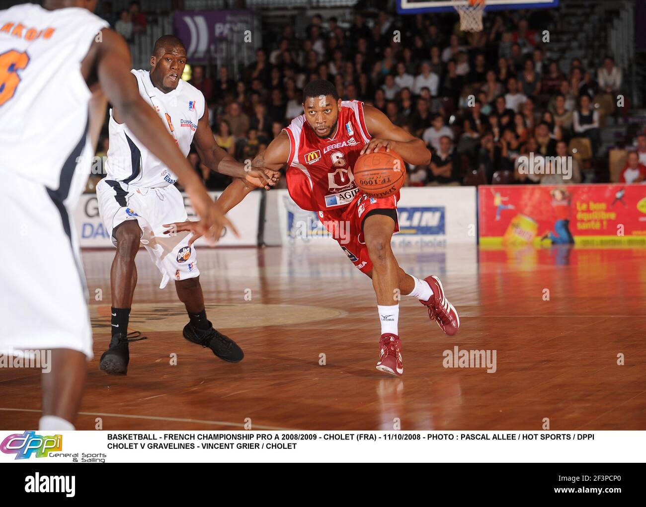 BASKETBALL - FRENCH CHAMPIONSHIP PRO A 2008/2009 - CHOLET (FRA) - 11/10/2008 - PHOTO : PASCAL ALLEE / HOT SPORTS / DPPI CHOLET V GRAVELINES - VINCENT GRIER / CHOLET Foto Stock