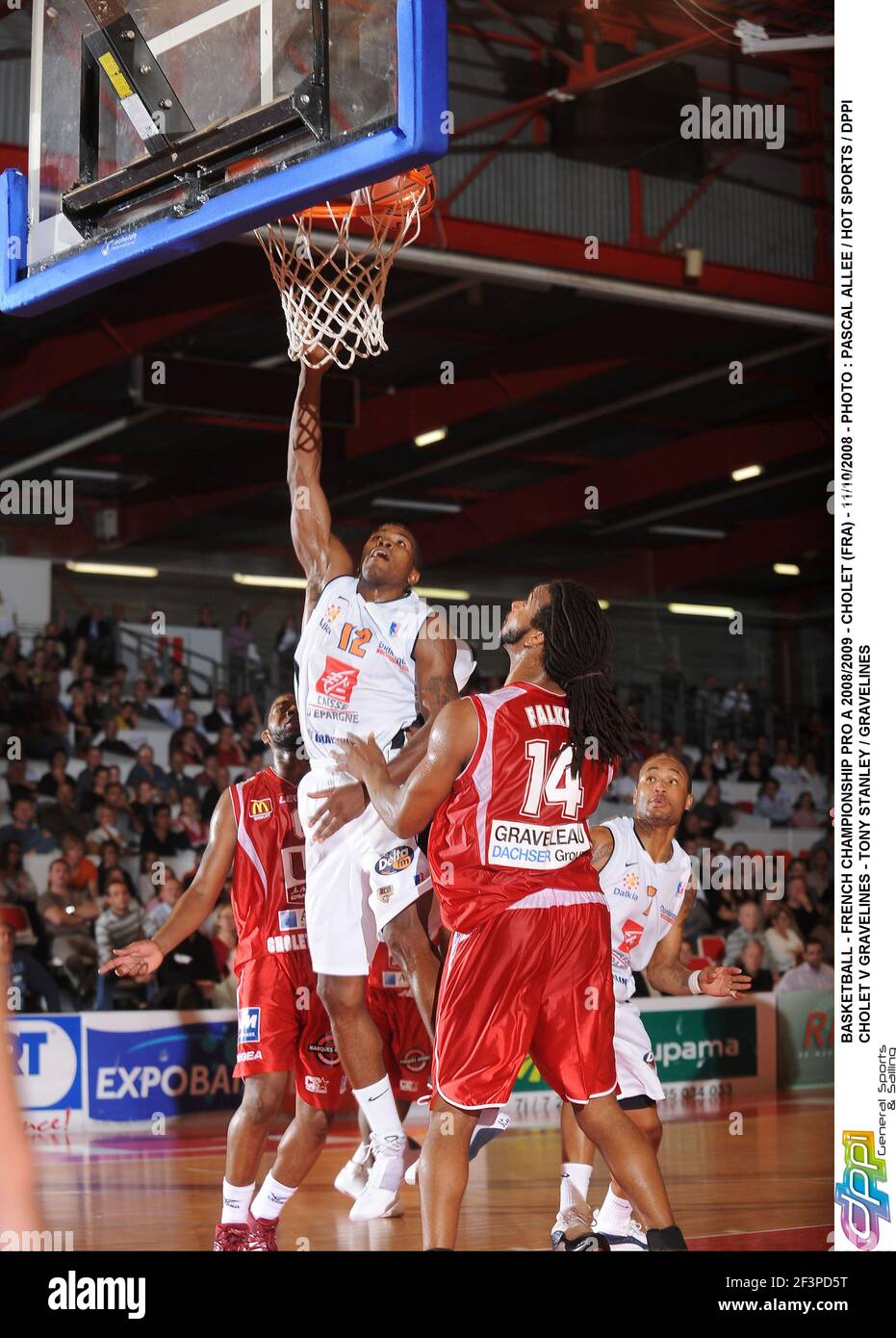 BASKETBALL - FRENCH CHAMPIONSHIP PRO A 2008/2009 - CHOLET (FRA) - 11/10/2008 - PHOTO : PASCAL ALLEE / HOT SPORTS / DPPI CHOLET V GRAVELINES - TONY STANLEY / GRAVELINES Foto Stock